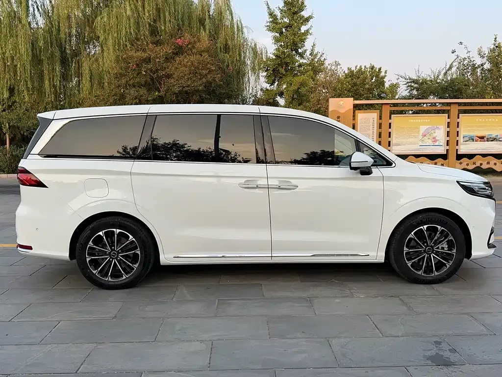 Roewe iMAX8 — фото 10