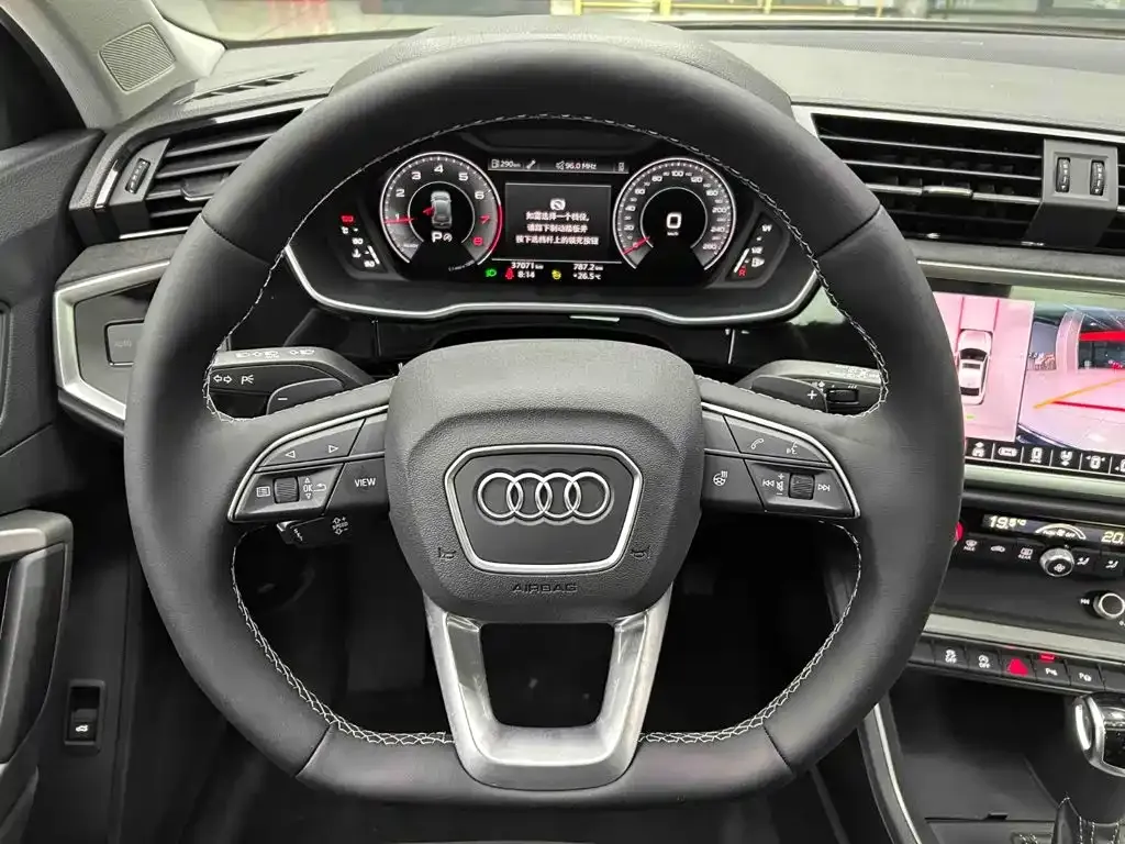 Audi Q3 — фото 5