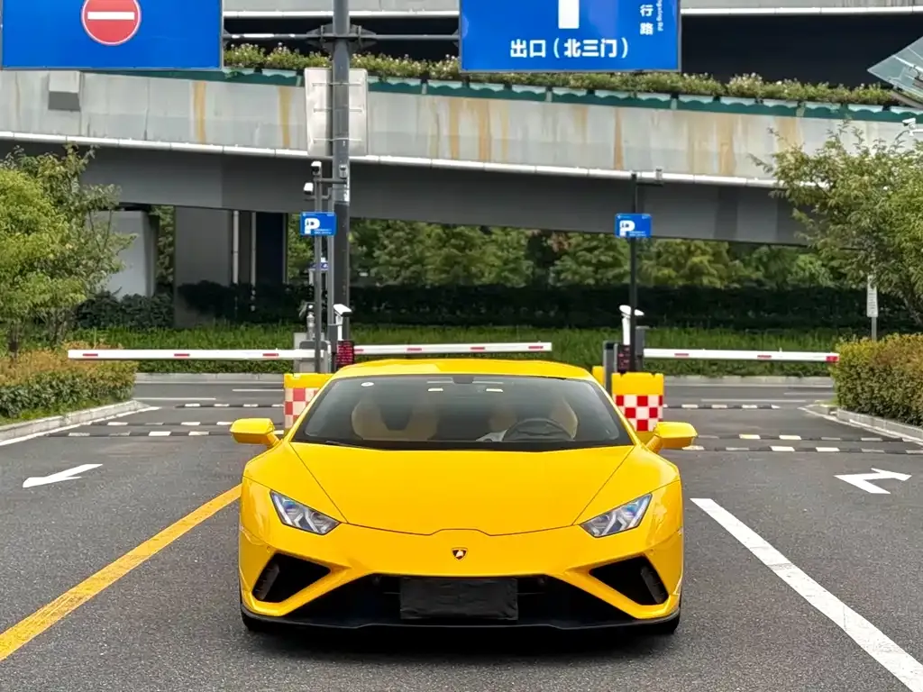 Lamborghini Huracan — фото 1