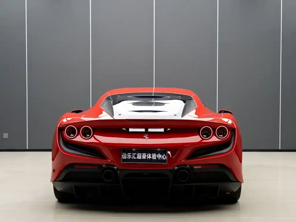 Ferrari F8 — фото 10