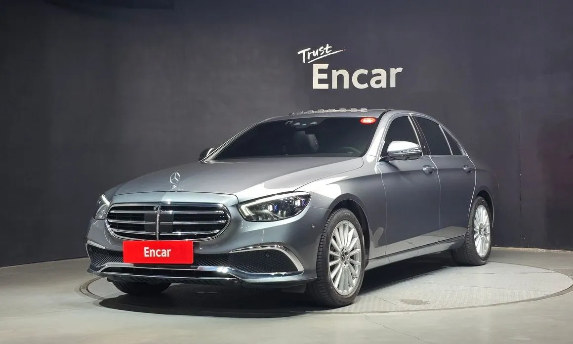 Mercedes-Benz E-Class — фото 1