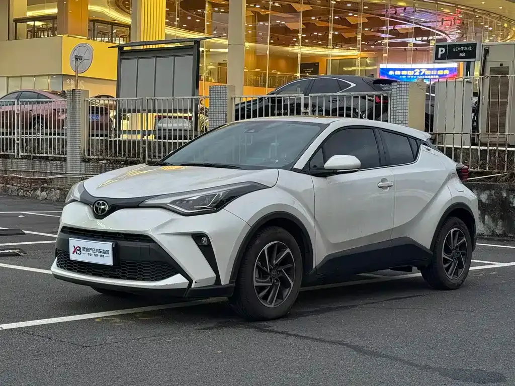 Toyota C-HR — фото 1