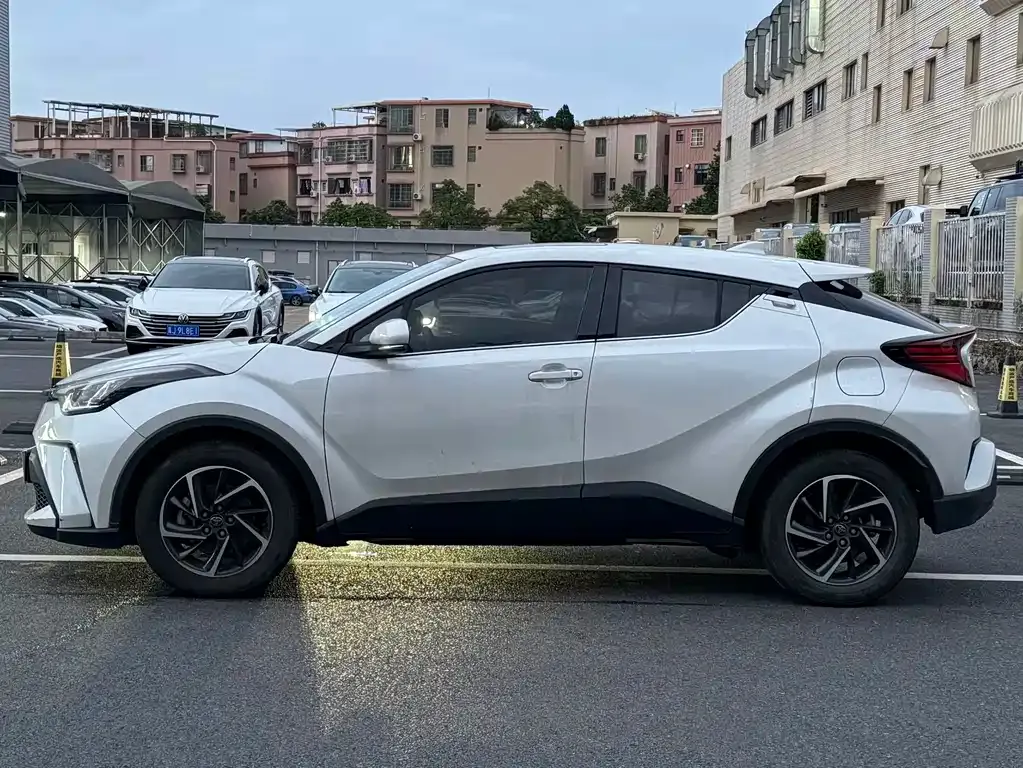 Toyota C-HR — фото 8