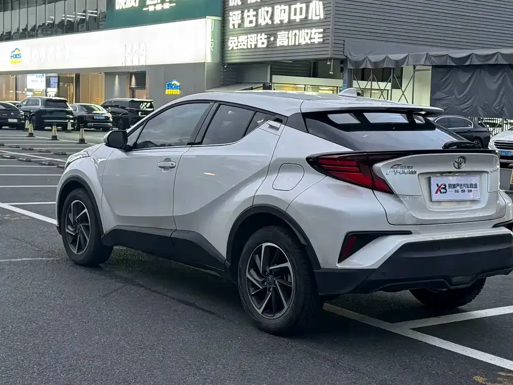Toyota C-HR — фото 9