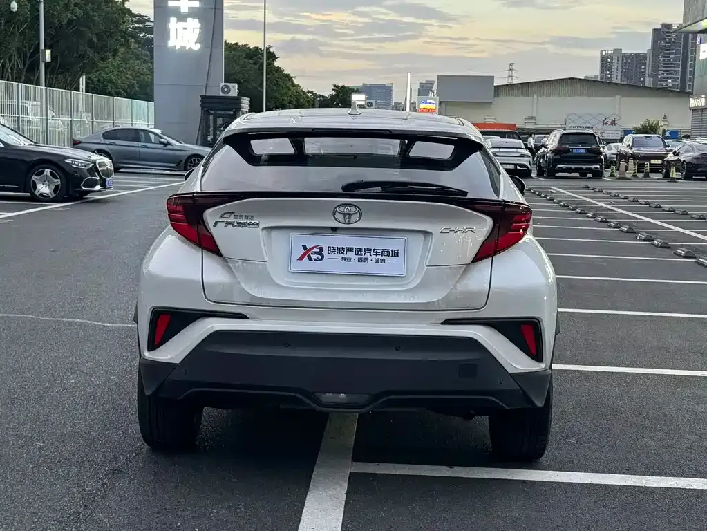 Toyota C-HR — фото 4