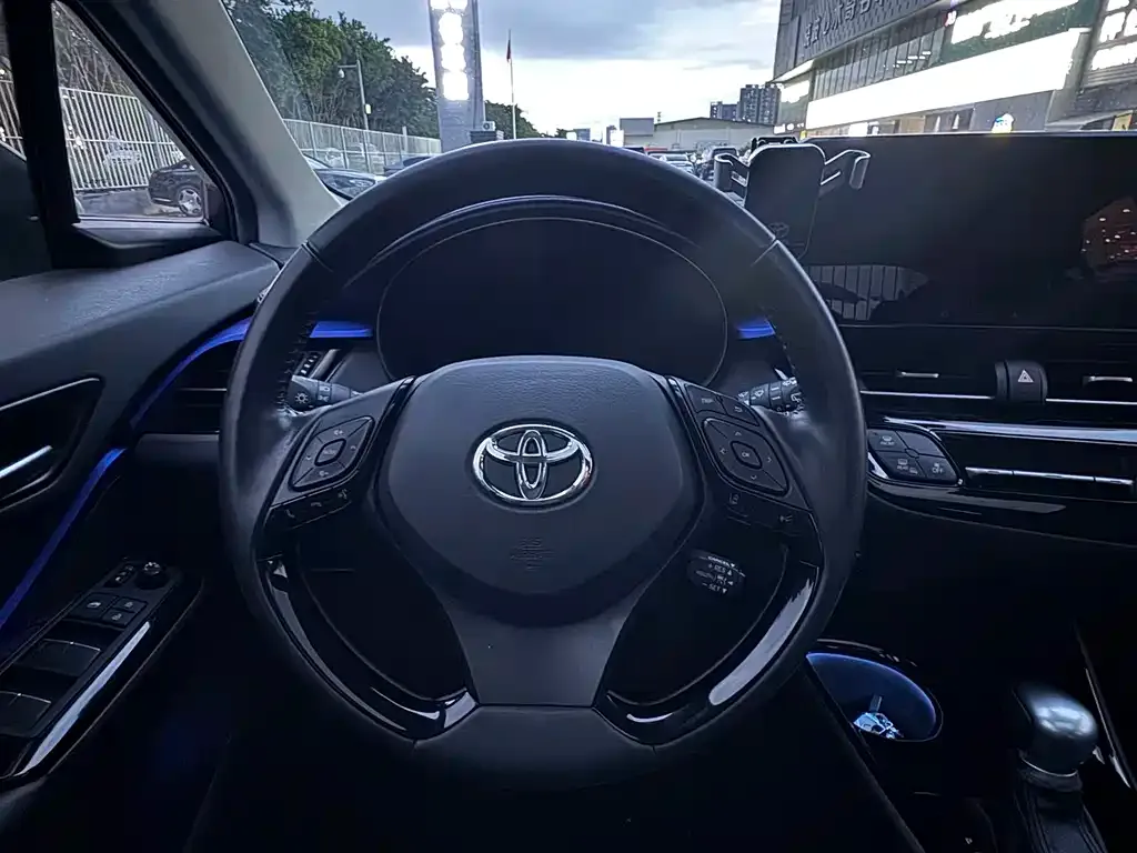 Toyota C-HR — фото 7