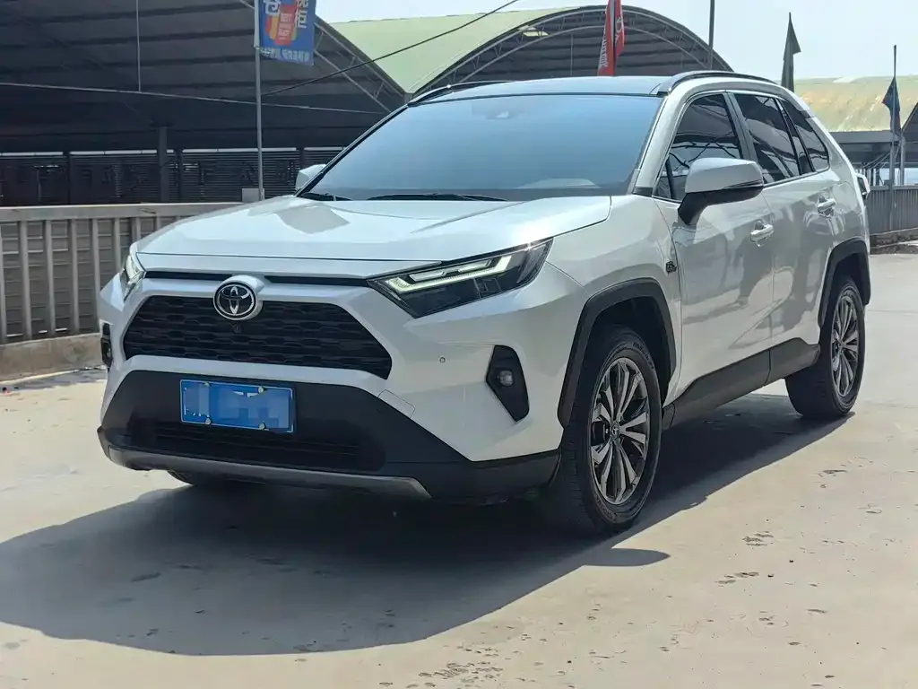 Toyota RAV4 — фото 1