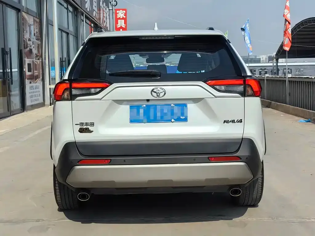 Toyota RAV4 — фото 9