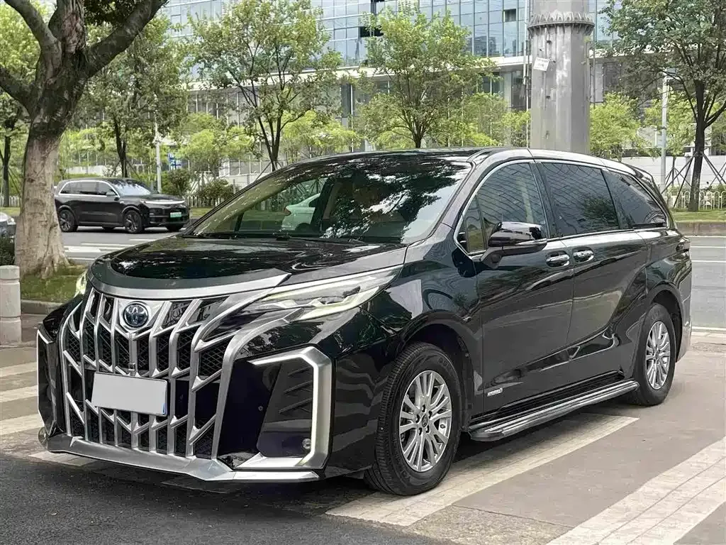 Toyota Sienna — фото 1