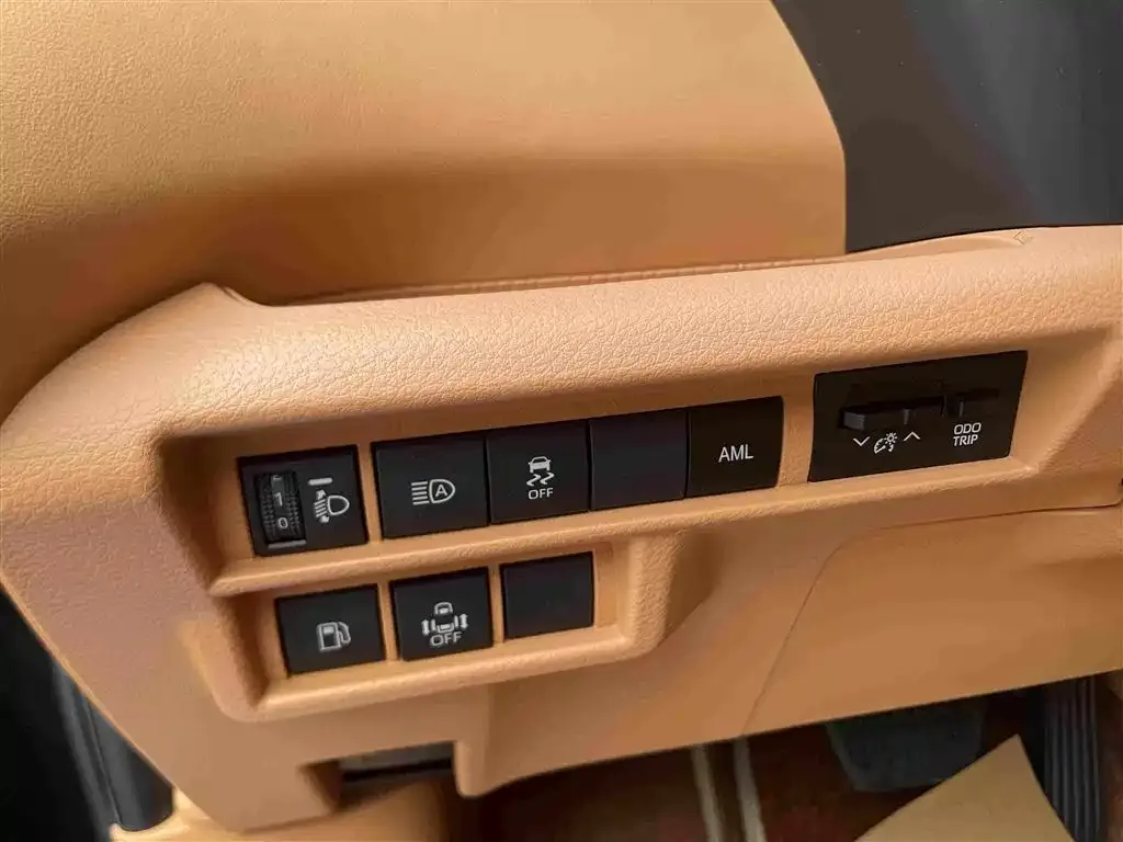 Toyota Sienna — фото 3
