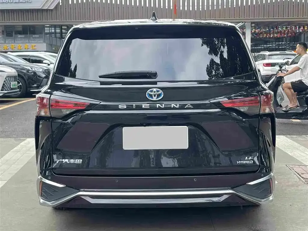 Toyota Sienna — фото 5