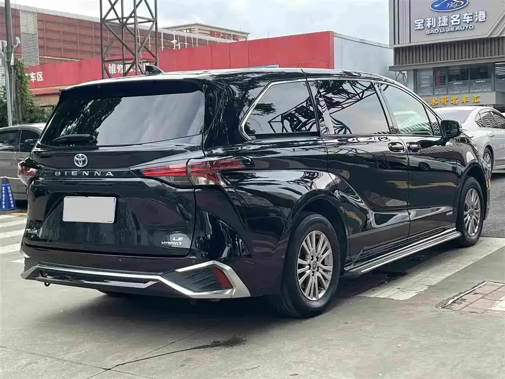 Toyota Sienna — фото 10