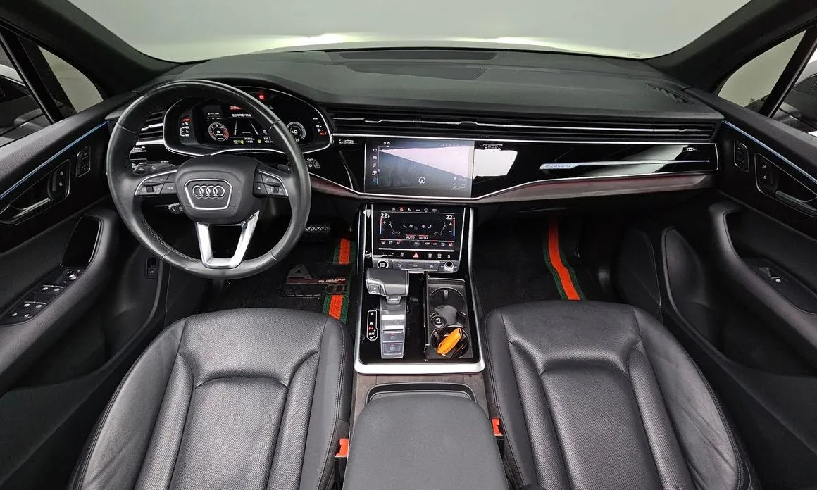 Audi Q7 — фото 10