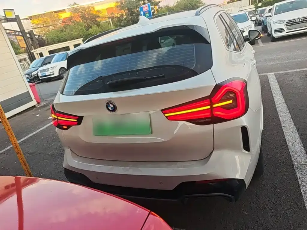 BMW iX3 — фото 10