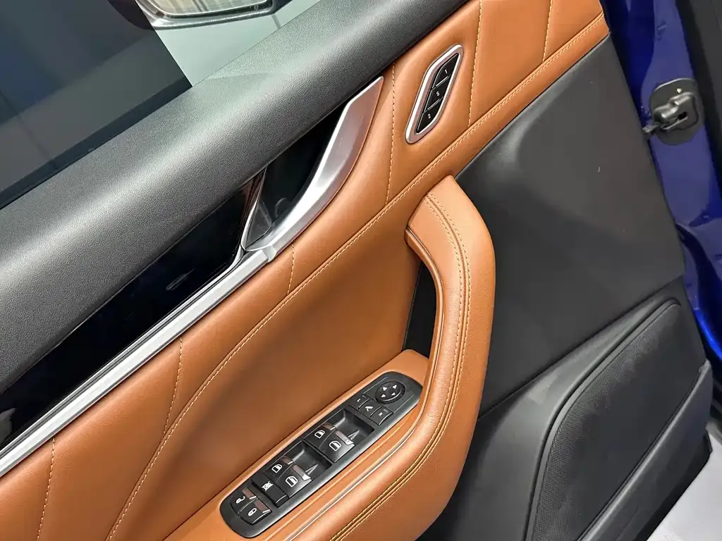 Maserati Levante — фото 4