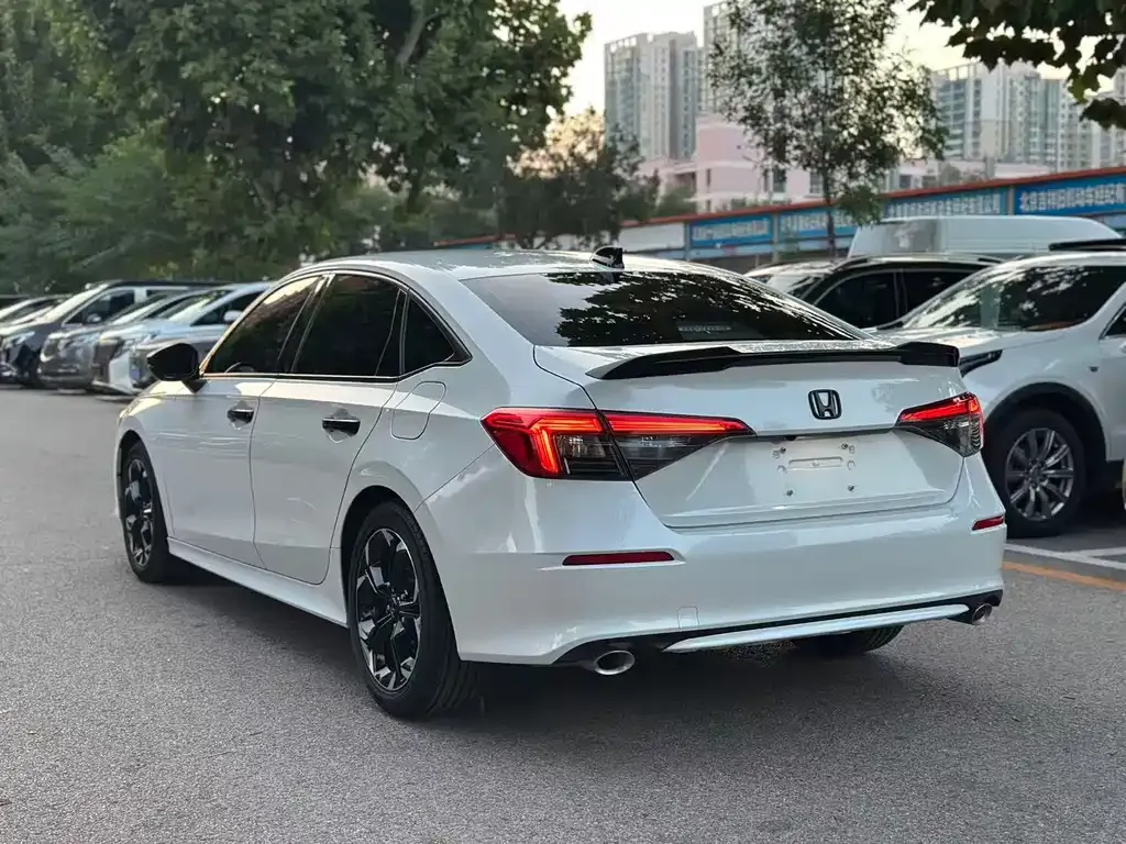 Honda Civic — фото 10