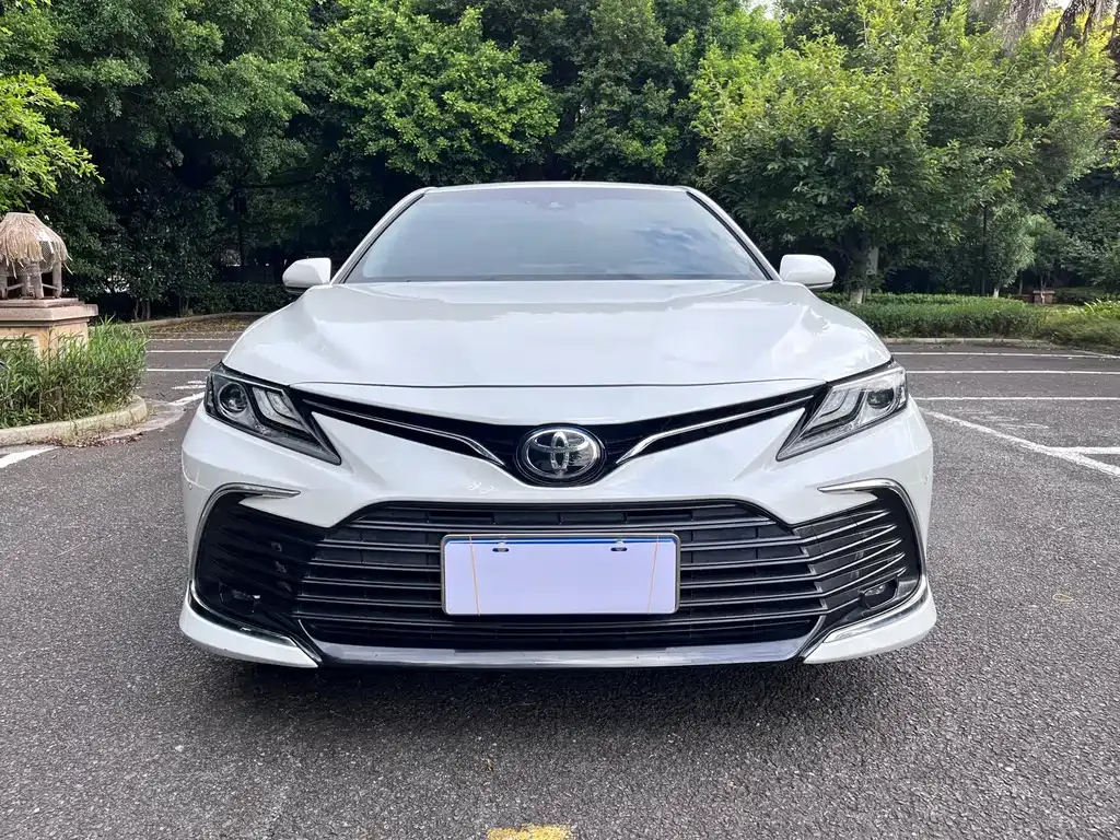 Toyota Camry — фото 5