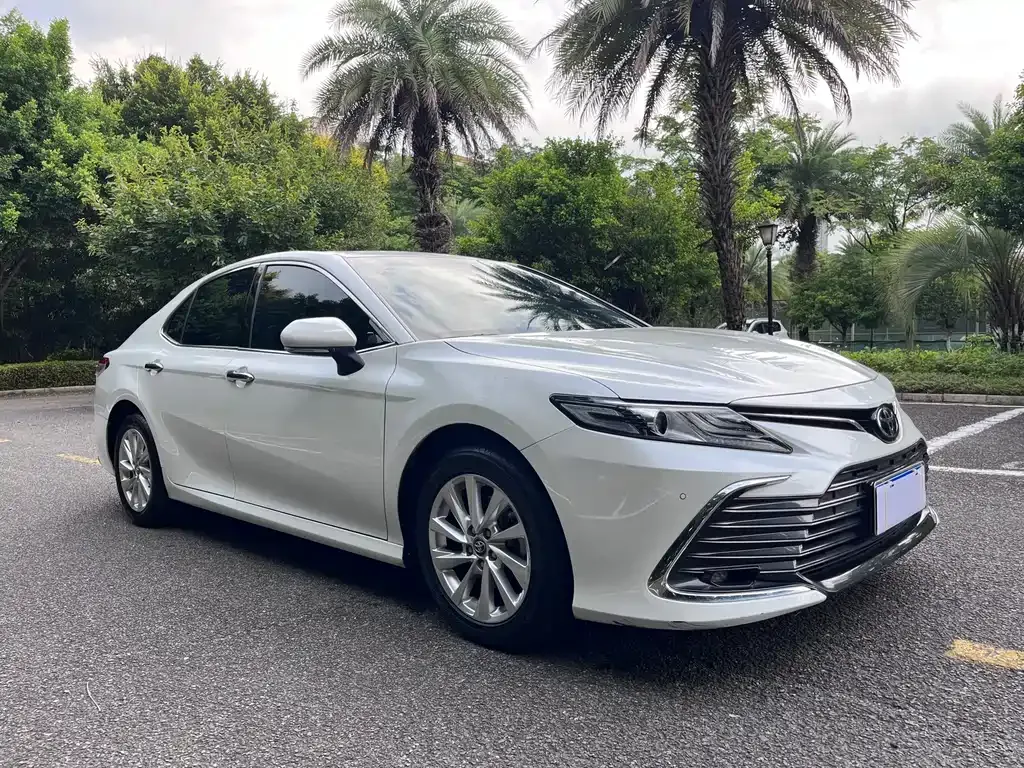 Toyota Camry — фото 7