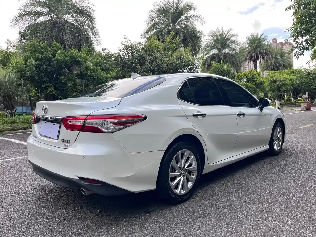 Toyota Camry — фото 8