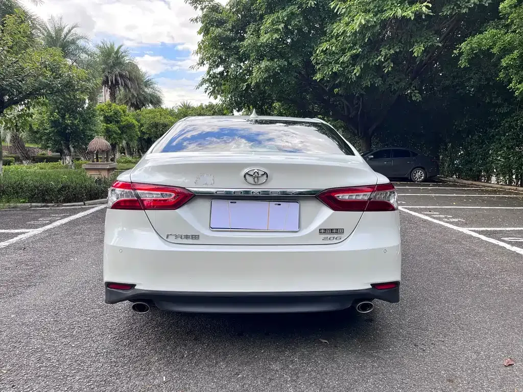 Toyota Camry — фото 6