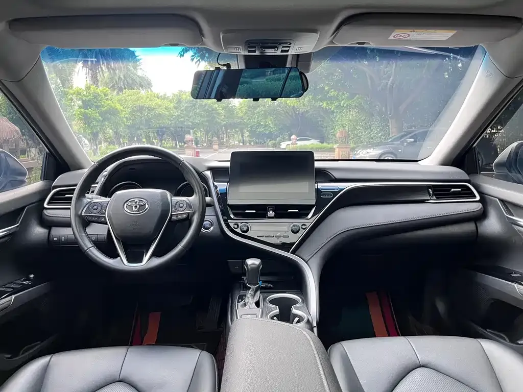 Toyota Camry — фото 4