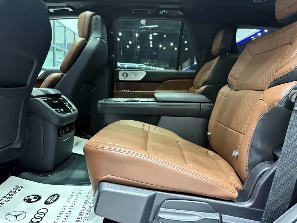 Lincoln Navigator — фото 10
