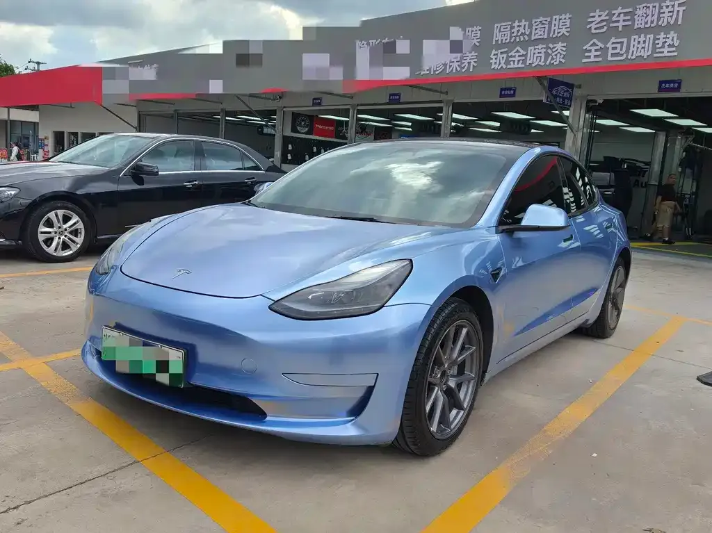 Tesla Model 3 — фото 1