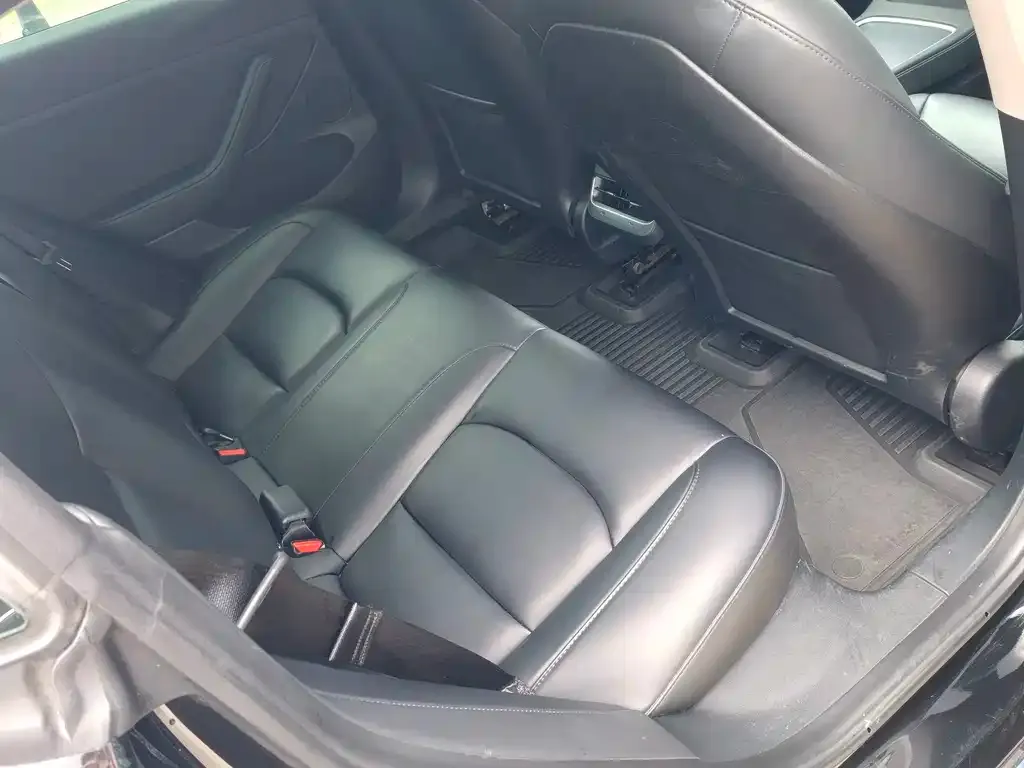 Tesla Model 3 — фото 3