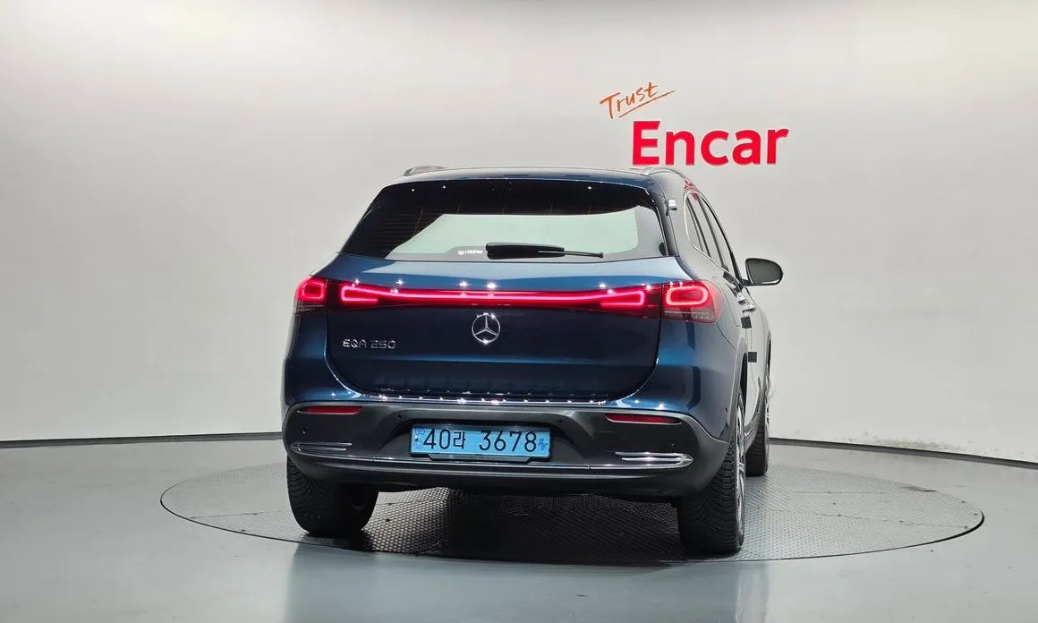 Mercedes-Benz EQA — фото 8