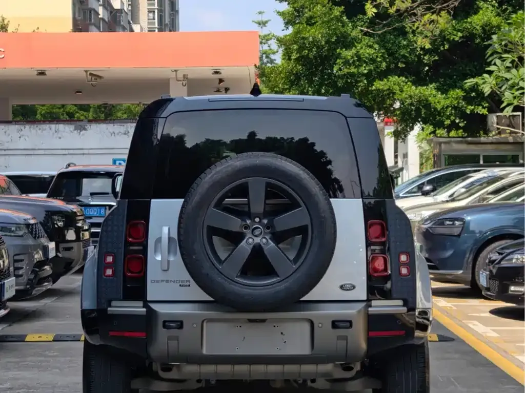 Land Rover Defender — фото 6