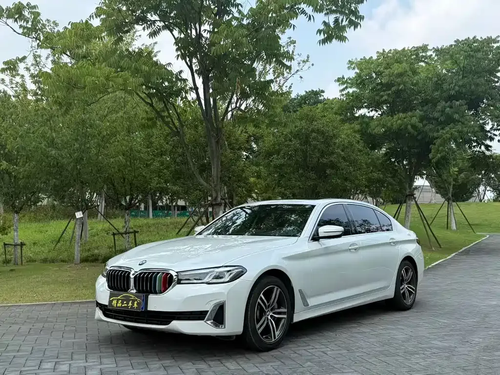 BMW 5 Series — фото 1