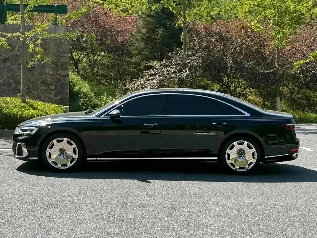 Audi A8 — фото 10