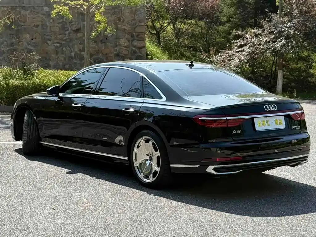 Audi A8 — фото 9