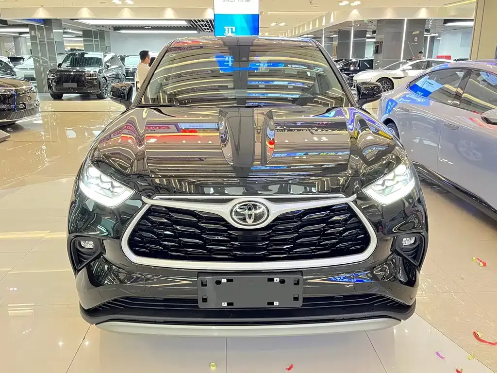 Toyota Highlander — фото 1