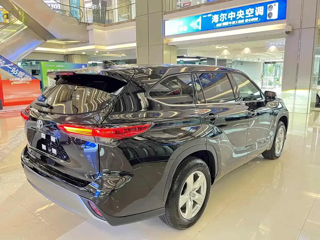 Toyota Highlander — фото 2