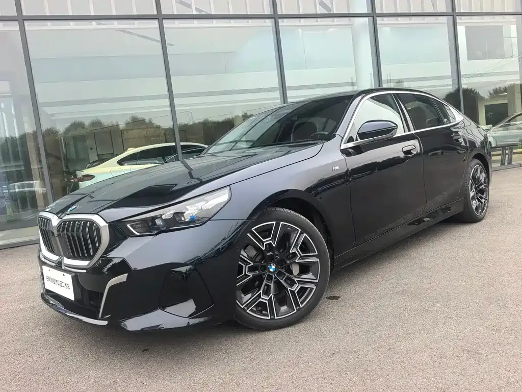 BMW 5 Series — фото 1