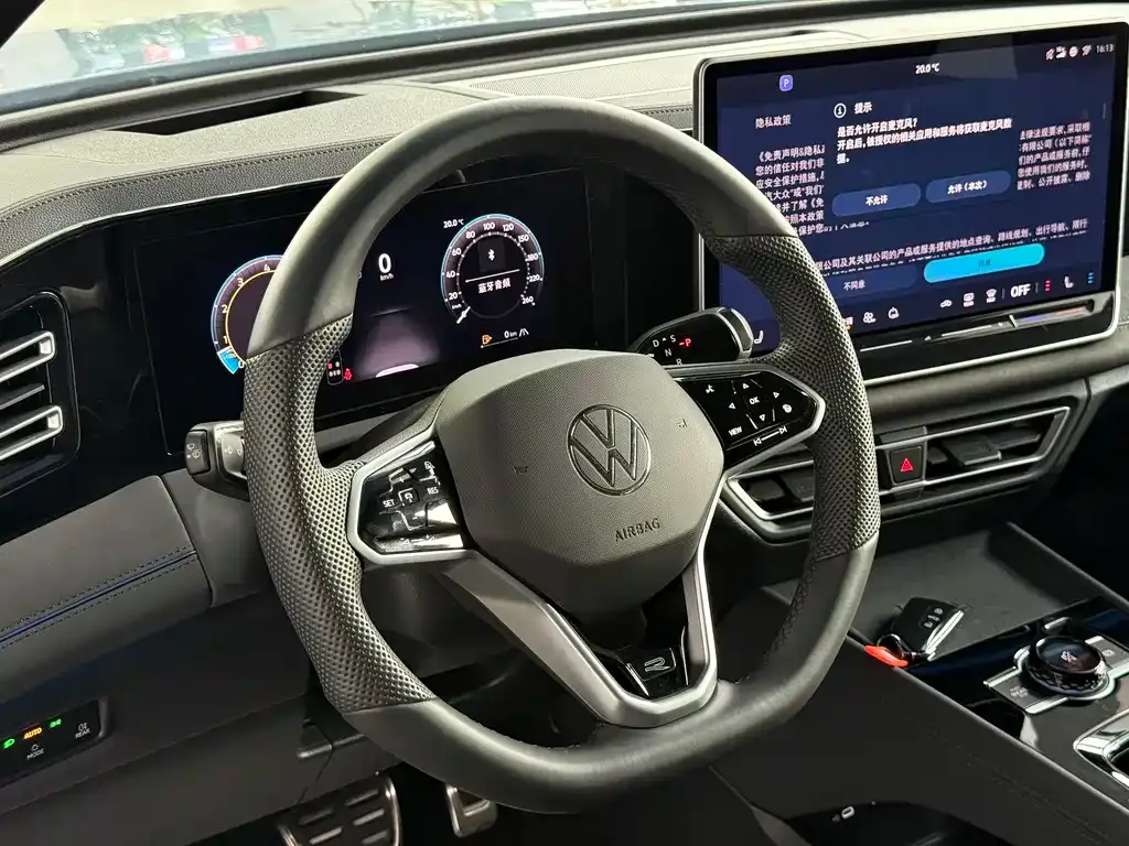 Volkswagen Tiguan L — фото 9