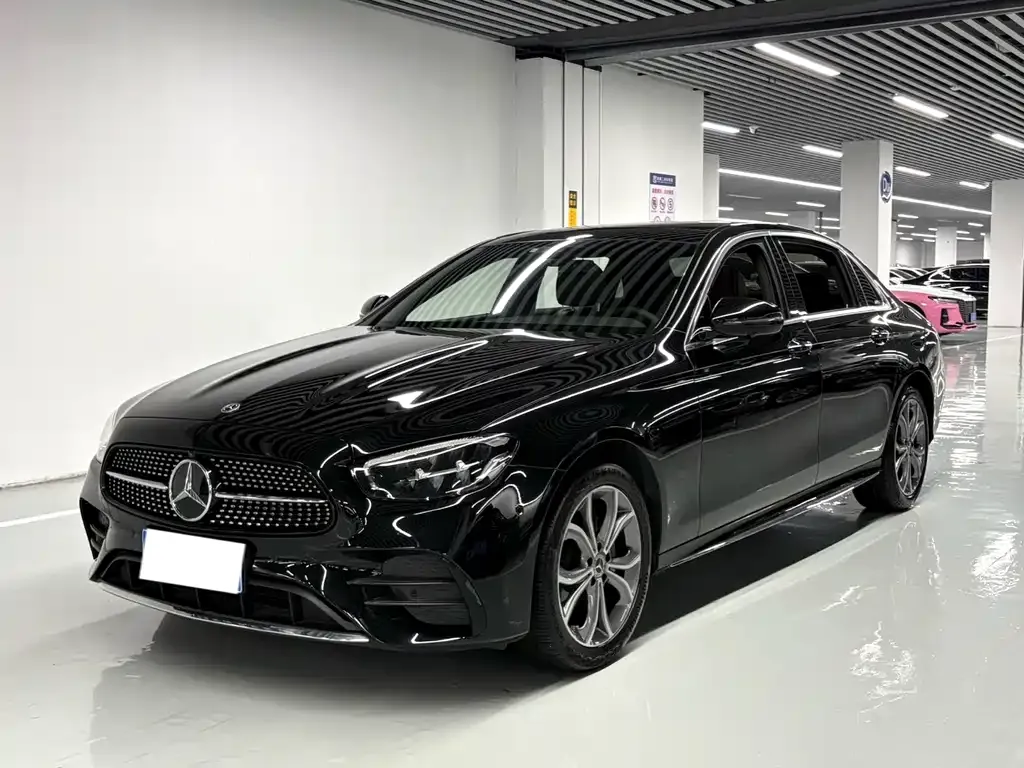 Mercedes-Benz E-Class — фото 1