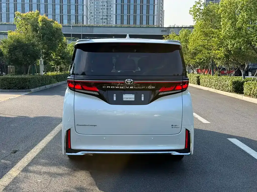 Toyota Vellfire — фото 5