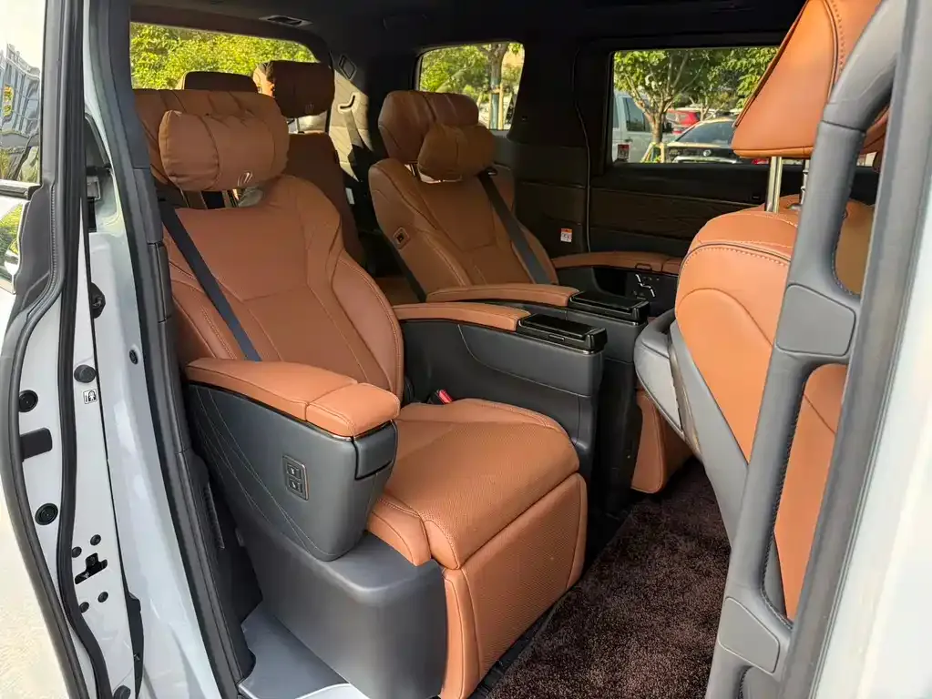 Toyota Vellfire — фото 2