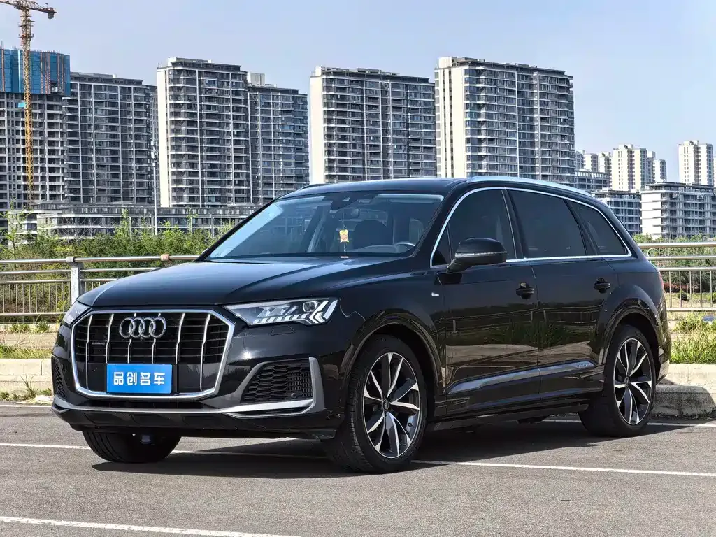 Audi Q7 — фото 1