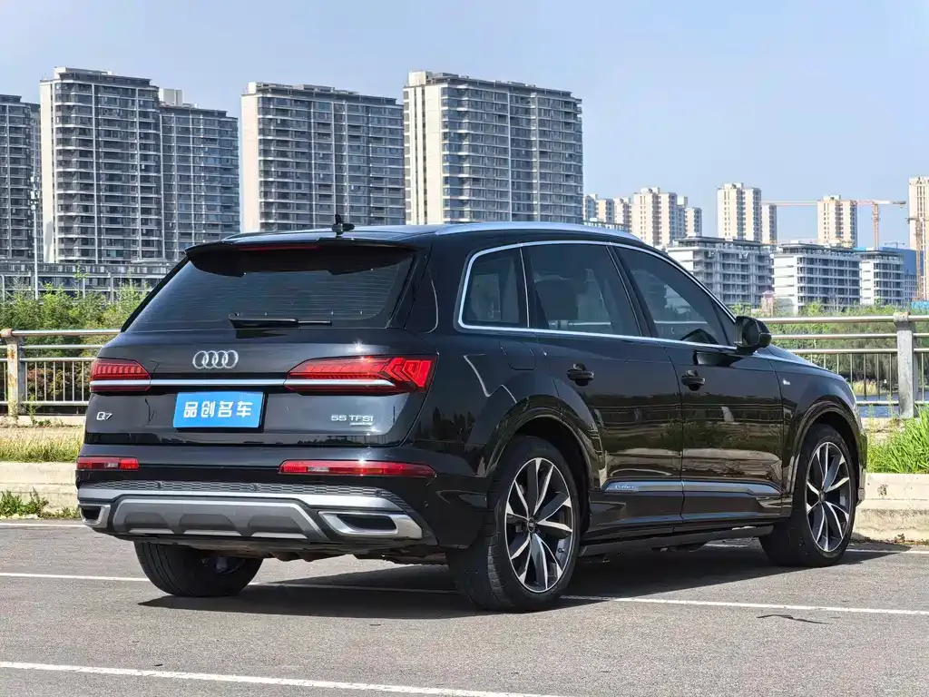 Audi Q7 — фото 8