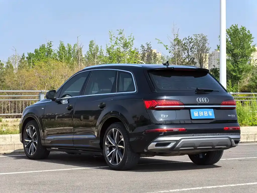 Audi Q7 — фото 4