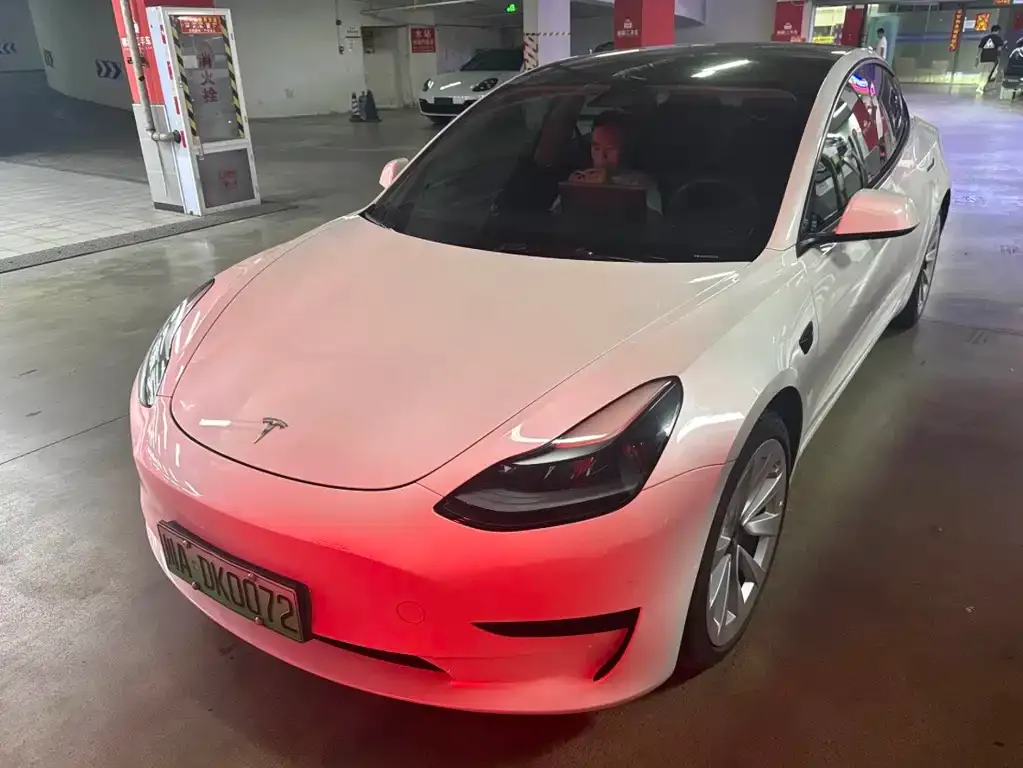 Tesla Model 3 — фото 1