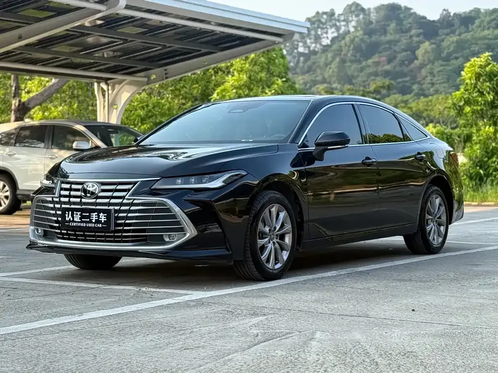 Toyota Avalon — фото 1