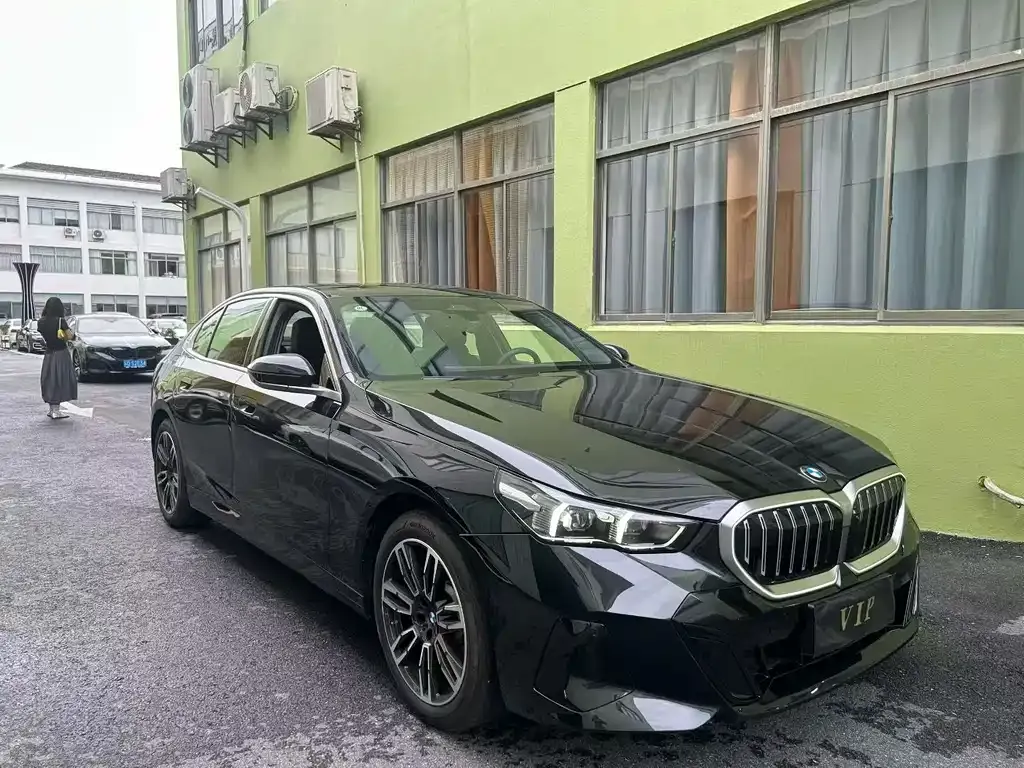 BMW 5 Series — фото 9