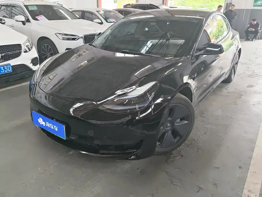 Tesla Model 3 — фото 1