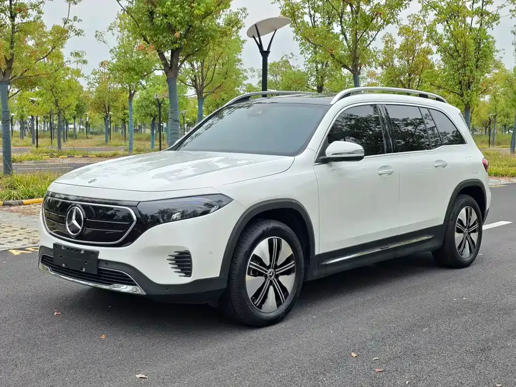Mercedes-Benz EQB — фото 1