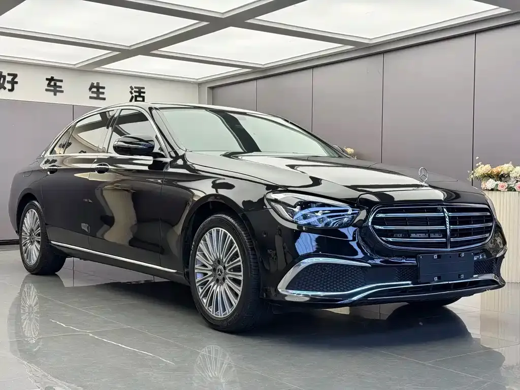 Mercedes-Benz E-Class — фото 2