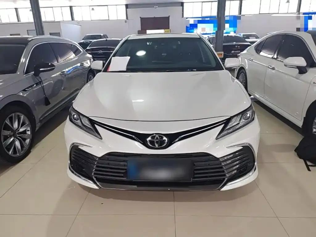 Toyota Camry — фото 5